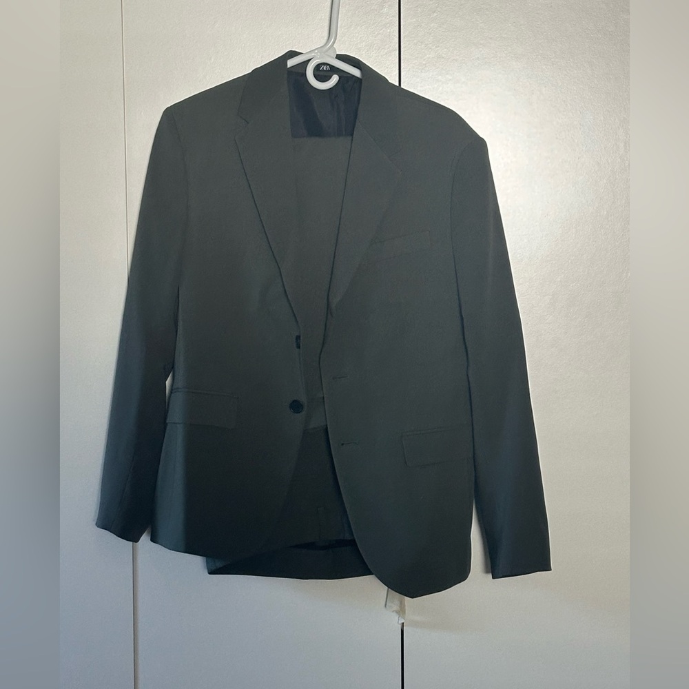 Zara Slim Fit Suit - Jacket and Pant Olive Neutral